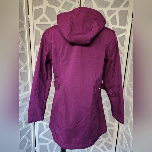 Free Tech women's purple jacket/ raincoat/windbreaker size Medium lightweight. - Picture 2 of 10